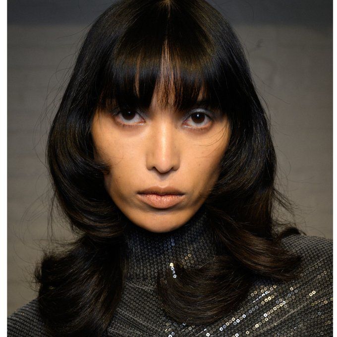 Collarbone Layered Shag With Waves Collarbone Layered Shag With Waves — Winter Haircuts with Curtain Bangs