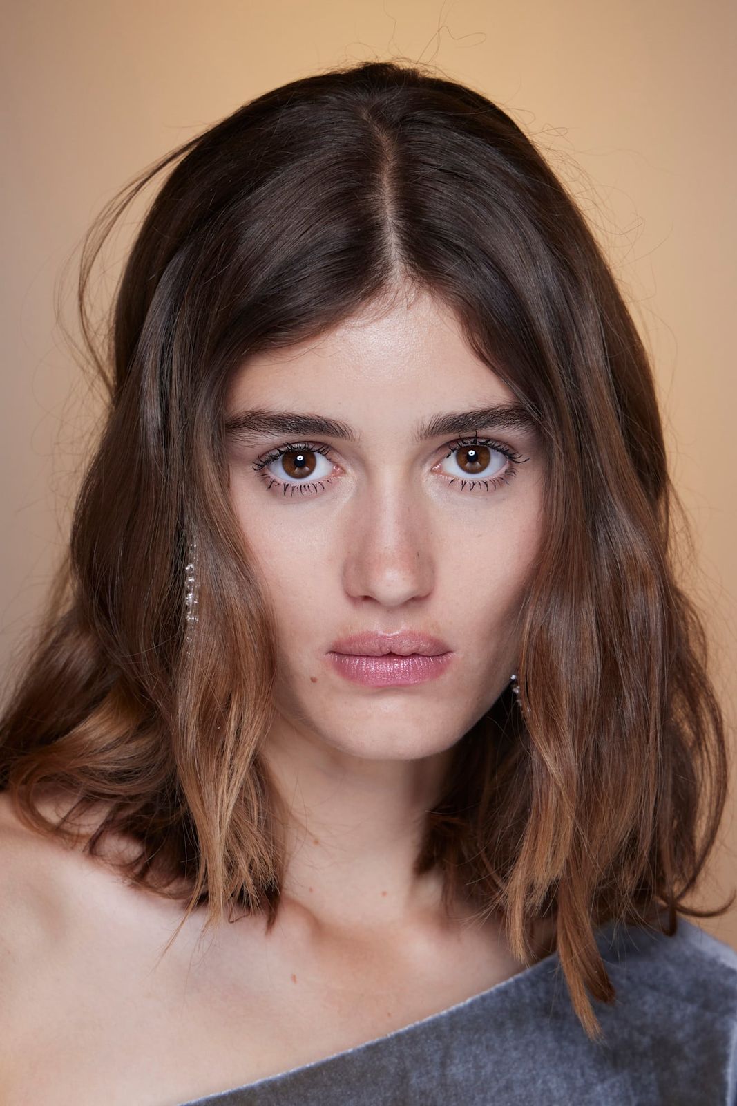 Collarbone Visual Idea — Medium Length Winter Haircuts