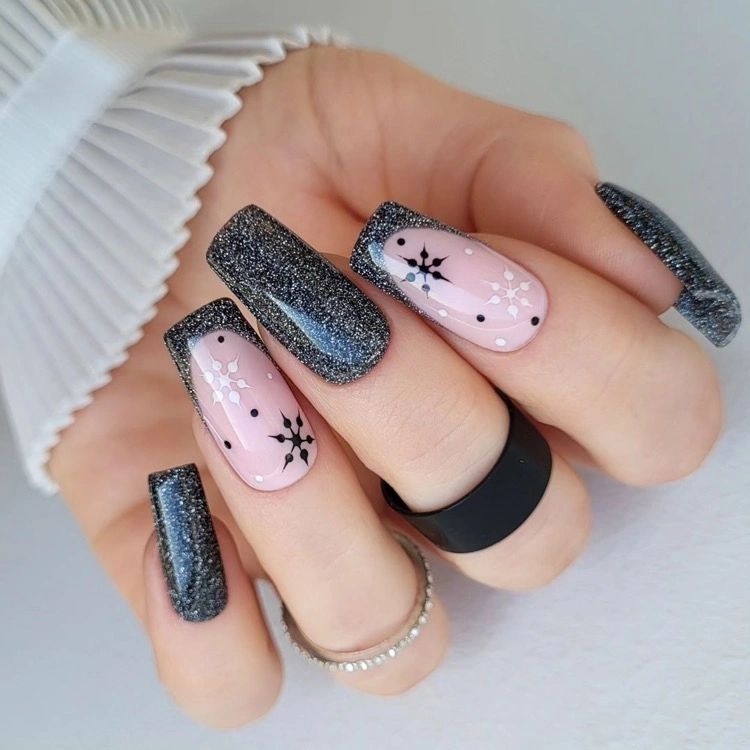 Visual Idea Visual Idea — Sparkly Winter Nails