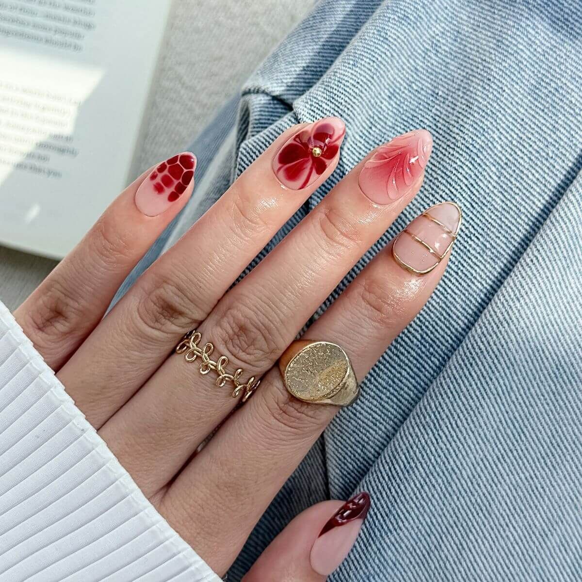 Glossy Visual Idea Glossy Visual Idea — Medium Winter Almond Nails
