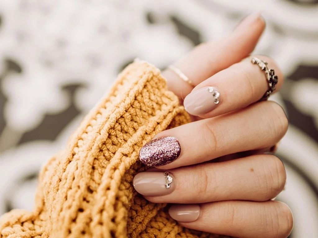 Neutral Glossy Pink Glitter Rhinestone Accent — Holiday Nail Colors 2026