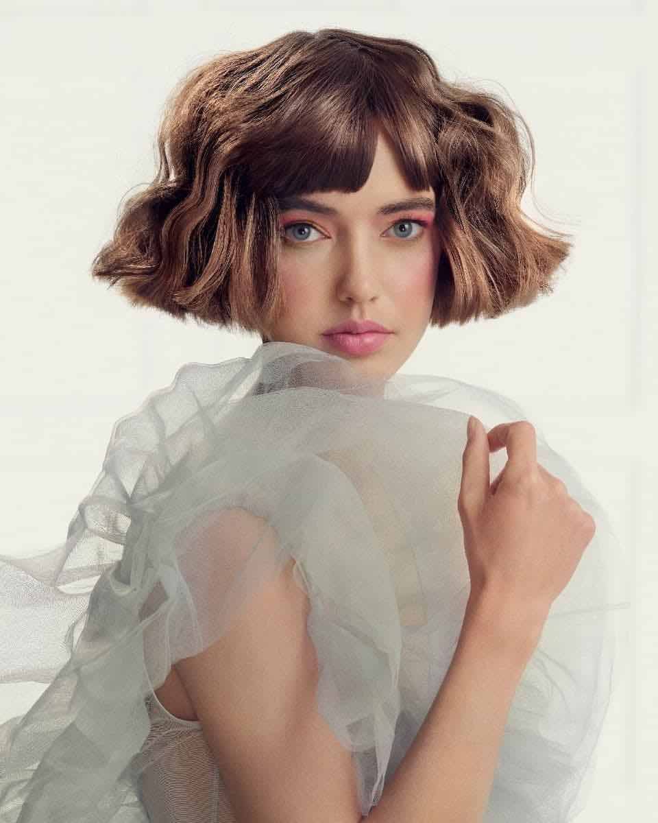 Wavy Bob With Blunt Bangs Wavy Bob With Blunt Bangs — Winter Haircuts for Wavy Hair