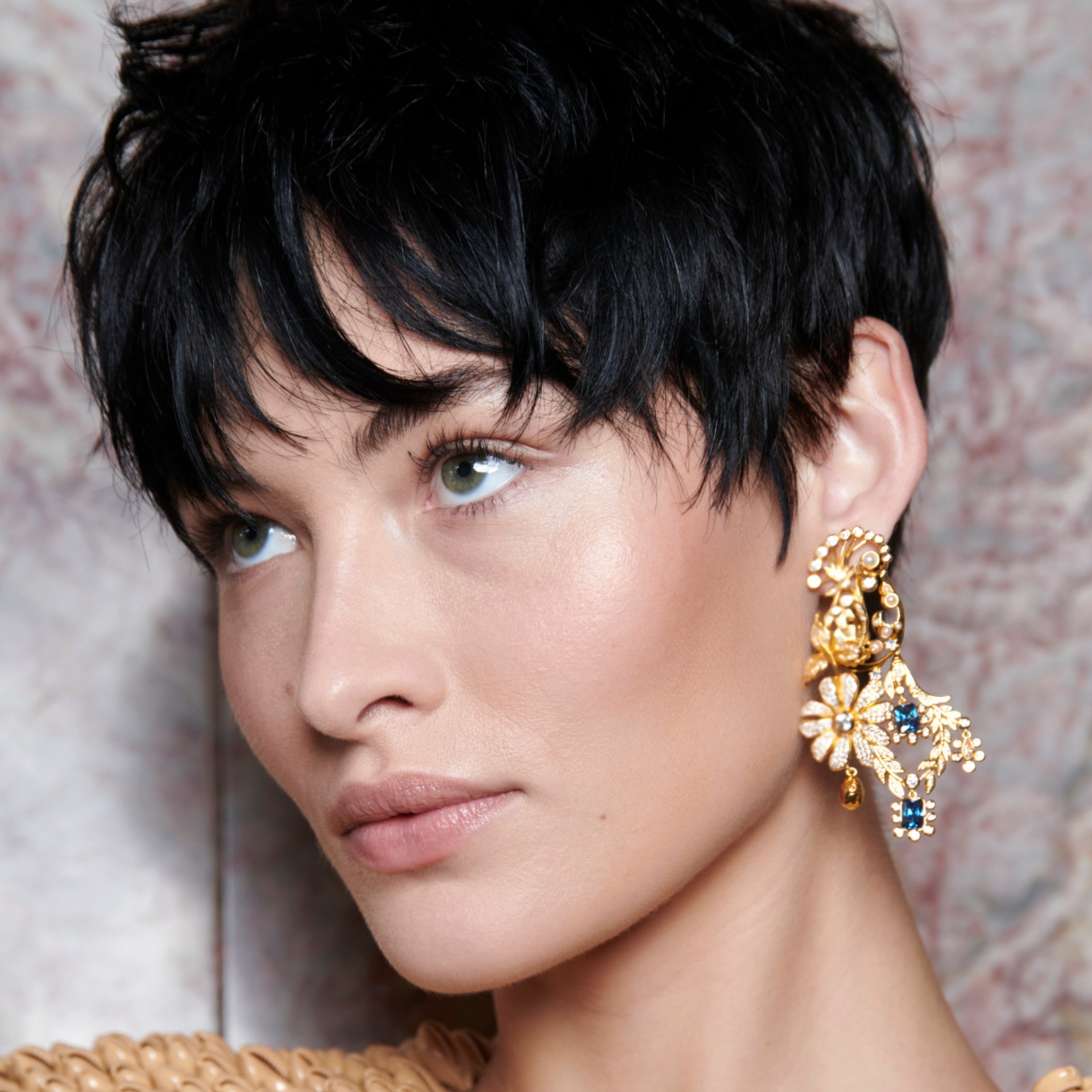 Dark Brown With Rich Auburn Highlights Dark Brown With Rich Auburn Highlights — Fall to Winter Hair Colors