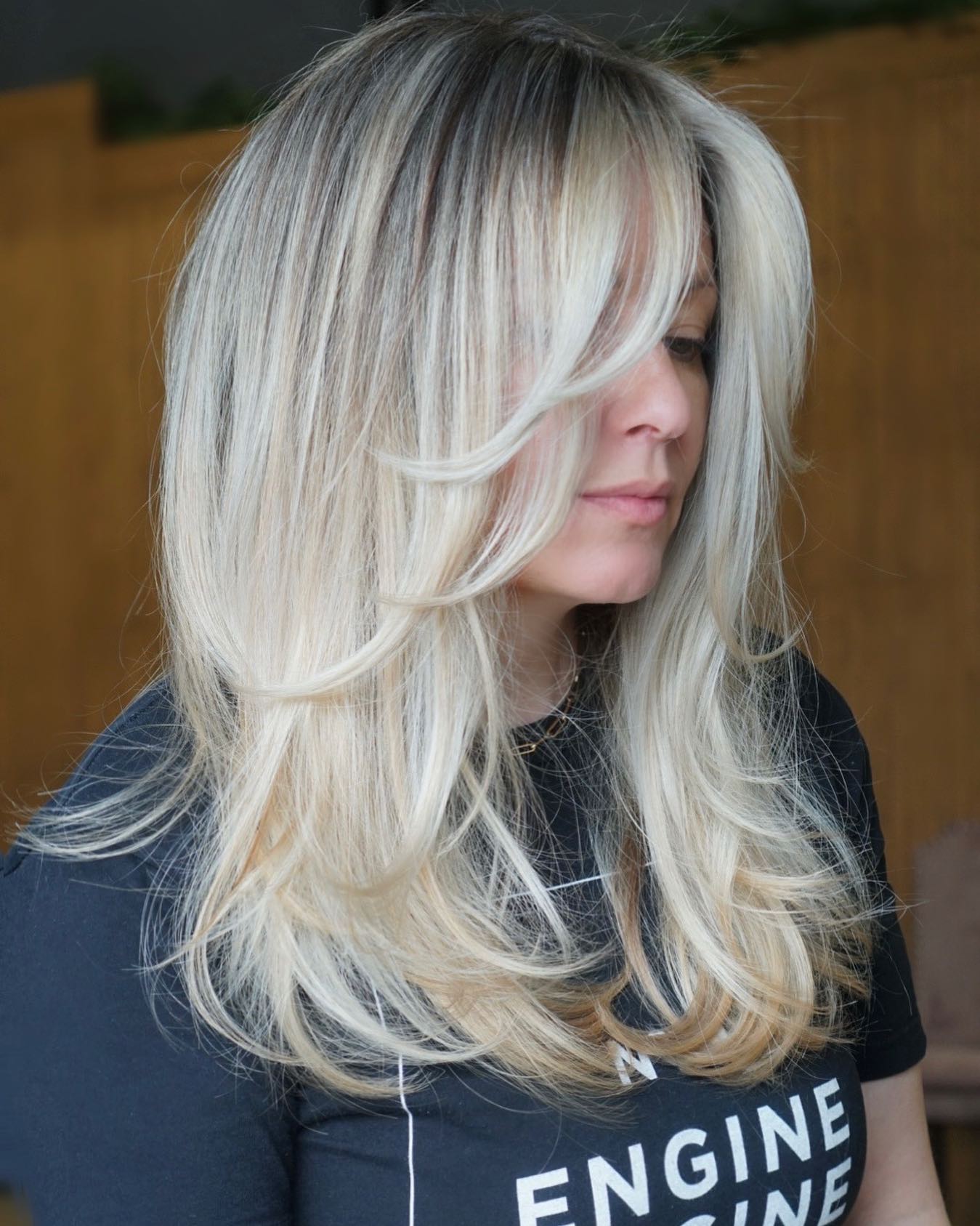 Voluminous Ash Blonde Lob With Curtain Bangs Voluminous Ash Blonde Lob With Curtain Bangs — Winter Layered Haircuts