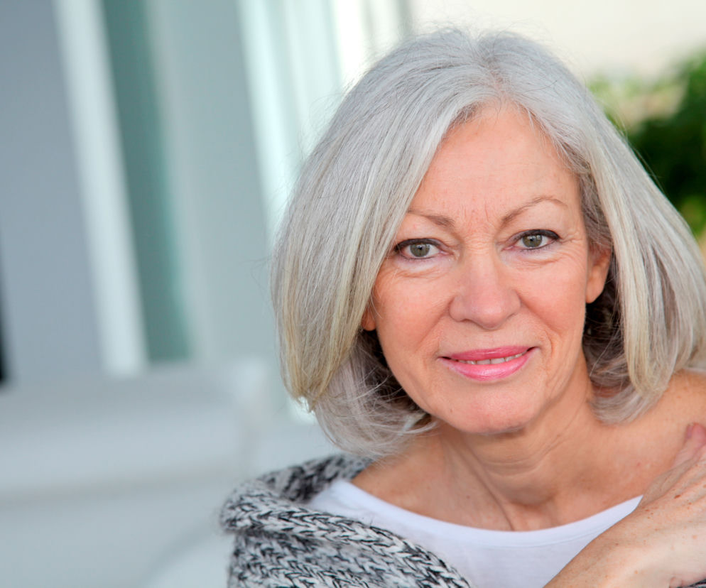 Grey Wavy Lob With Side Fringe Grey Wavy Lob With Side Fringe — Low Maintenance Winter Haircuts