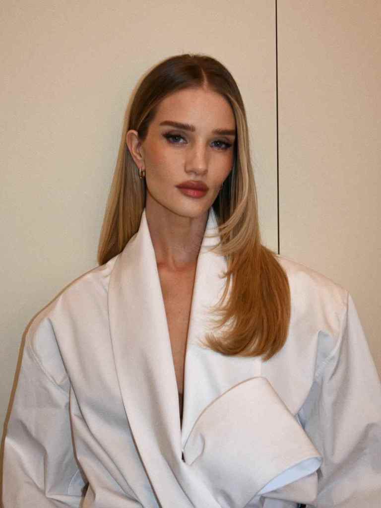 Shoulder Ash Blonde With Curtain Bangs Shoulder Ash Blonde With Curtain Bangs — Winter Haircuts for Women