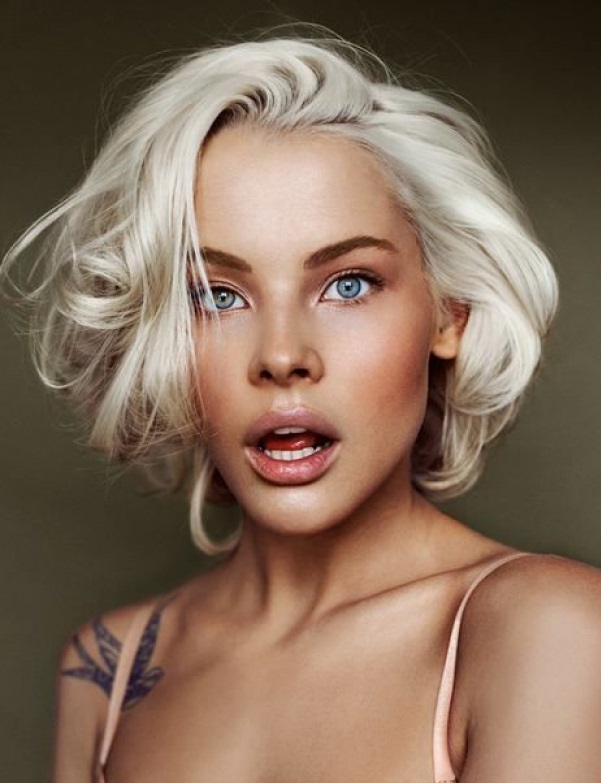 Le blond polaire, une couleur tendance-Le Lab Hairstylist Montpellier
