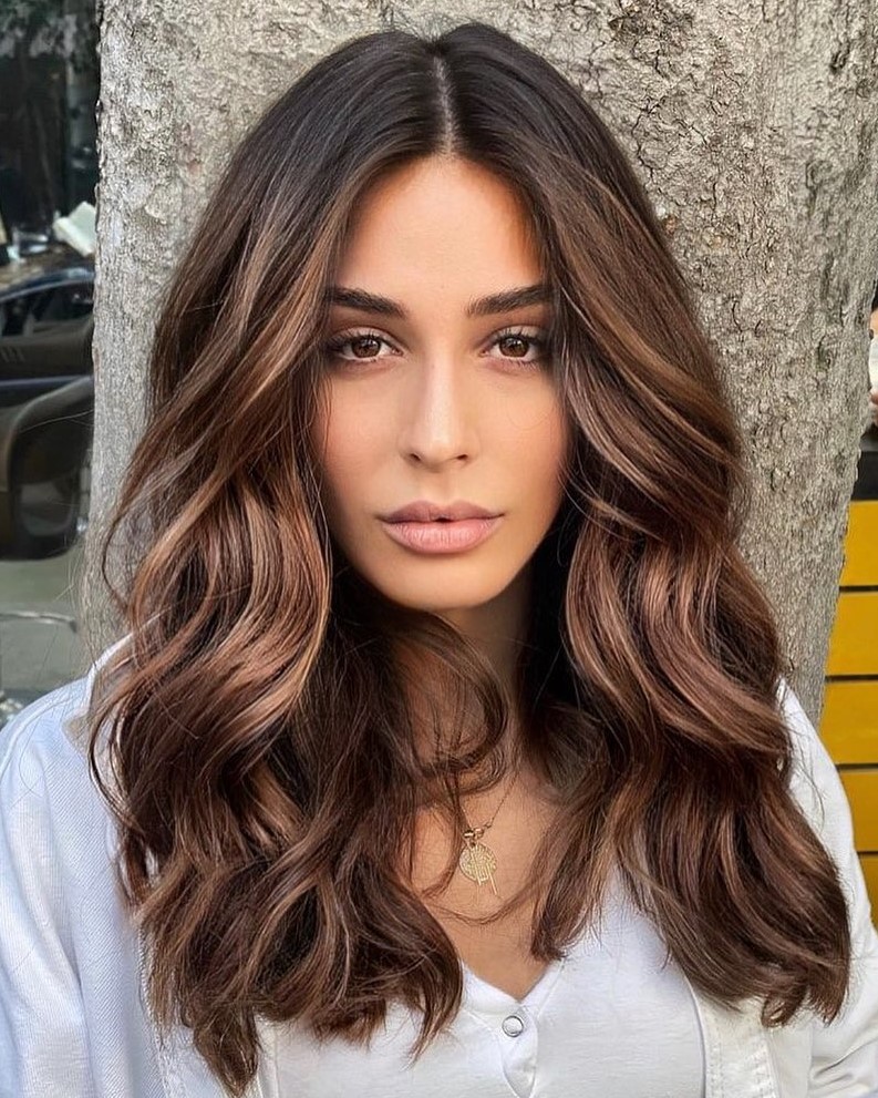 Collarbone Lob With Ash & Caramel Highlights Collarbone Lob With Ash & Caramel Highlights — Dark Chocolate Brown Hair