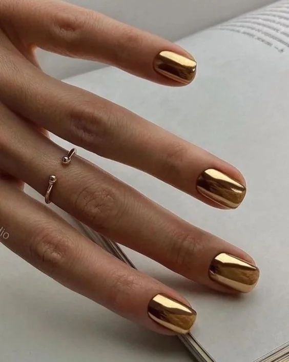Short Square Bright Gold Chrome Short Square Bright Gold Chrome — Winter Gold Nails