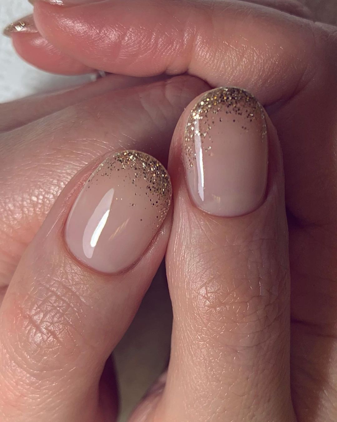 Gold Stud Cuticle Accent Short Oval Nails Gold Stud Cuticle Accent Short Oval Nails — Clean Girl Winter Nails
