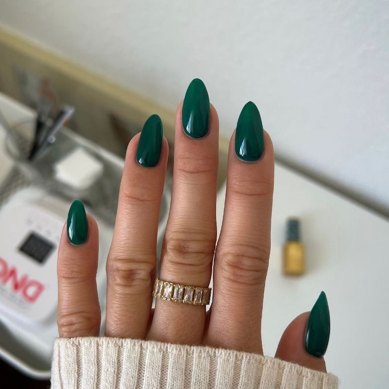 Solid Color Visual Idea Solid Color Visual Idea — Emerald Green Nails