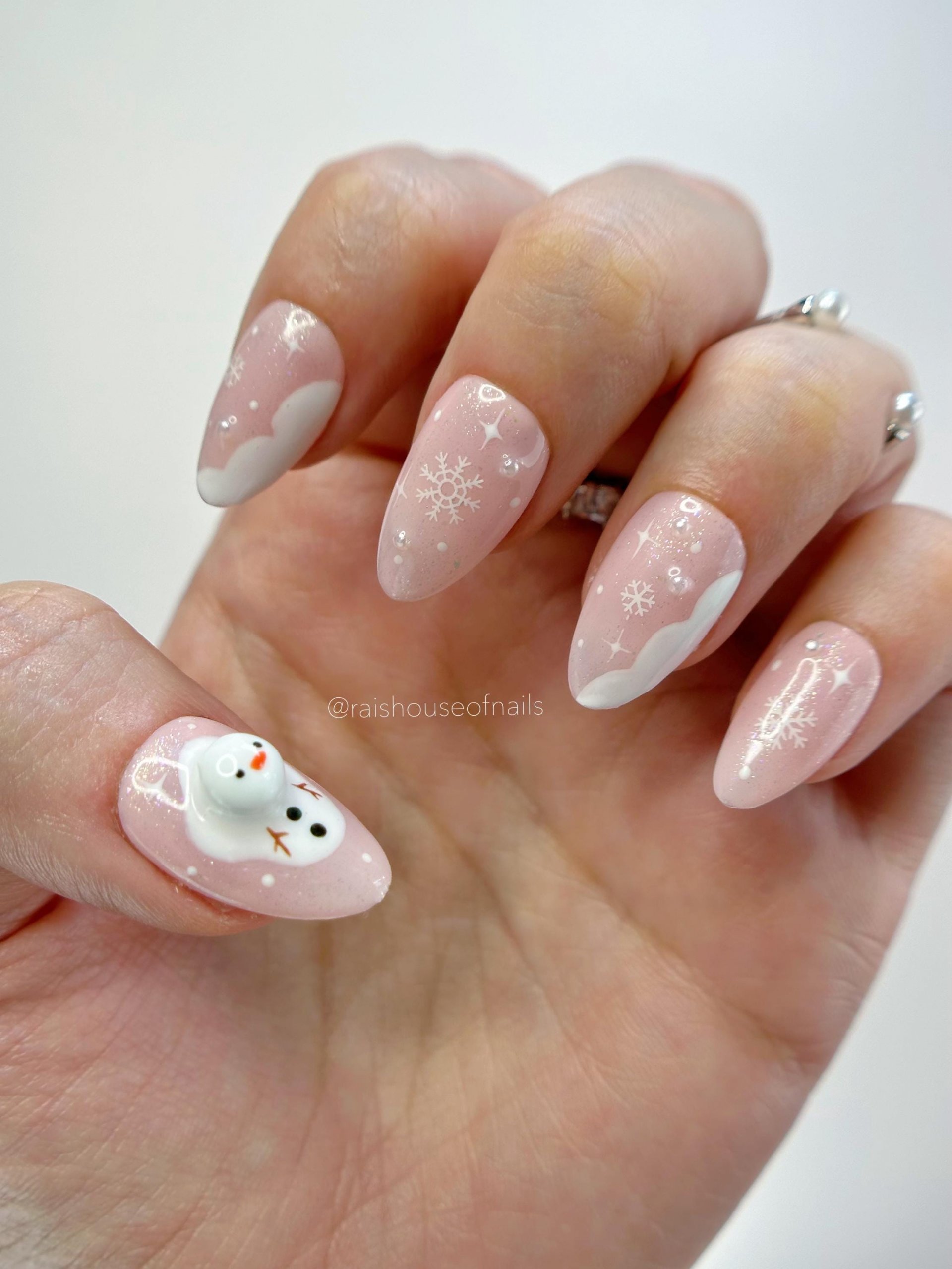 Pale Pink Almond with Snowflakes and 3D Snowman Pale Pink Almond with Snowflakes and 3D Snowman — Snowflake Nails