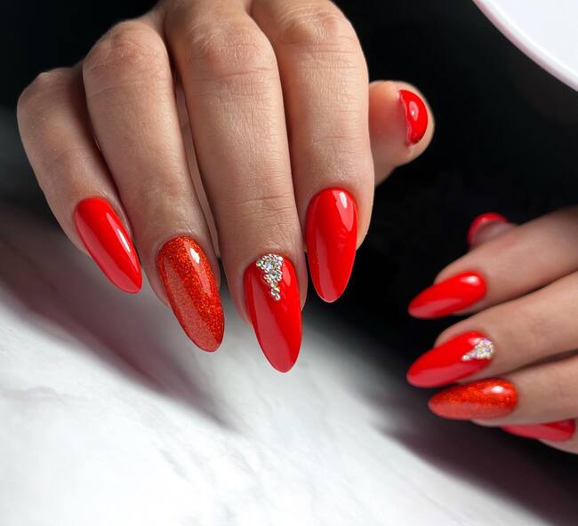 Bright Red Glitter and Rhinestone Accent Nails Bright Red Glitter and Rhinestone Accent Nails — Baddie Winter Nails