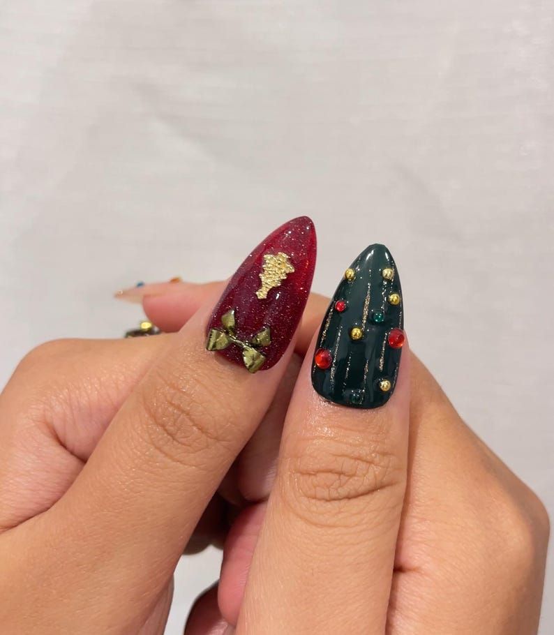 Red and Green with 3D Gold Embellishments Red and Green with 3D Gold Embellishments — Red and Green Christmas Nails 2026