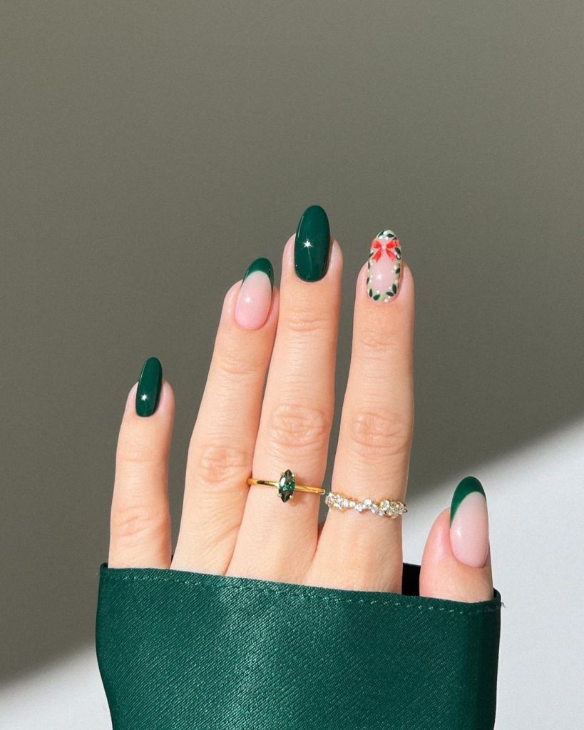 Dark Green French Wreath Accent Dark Green French Wreath Accent — Winter Wedding Guest Nails