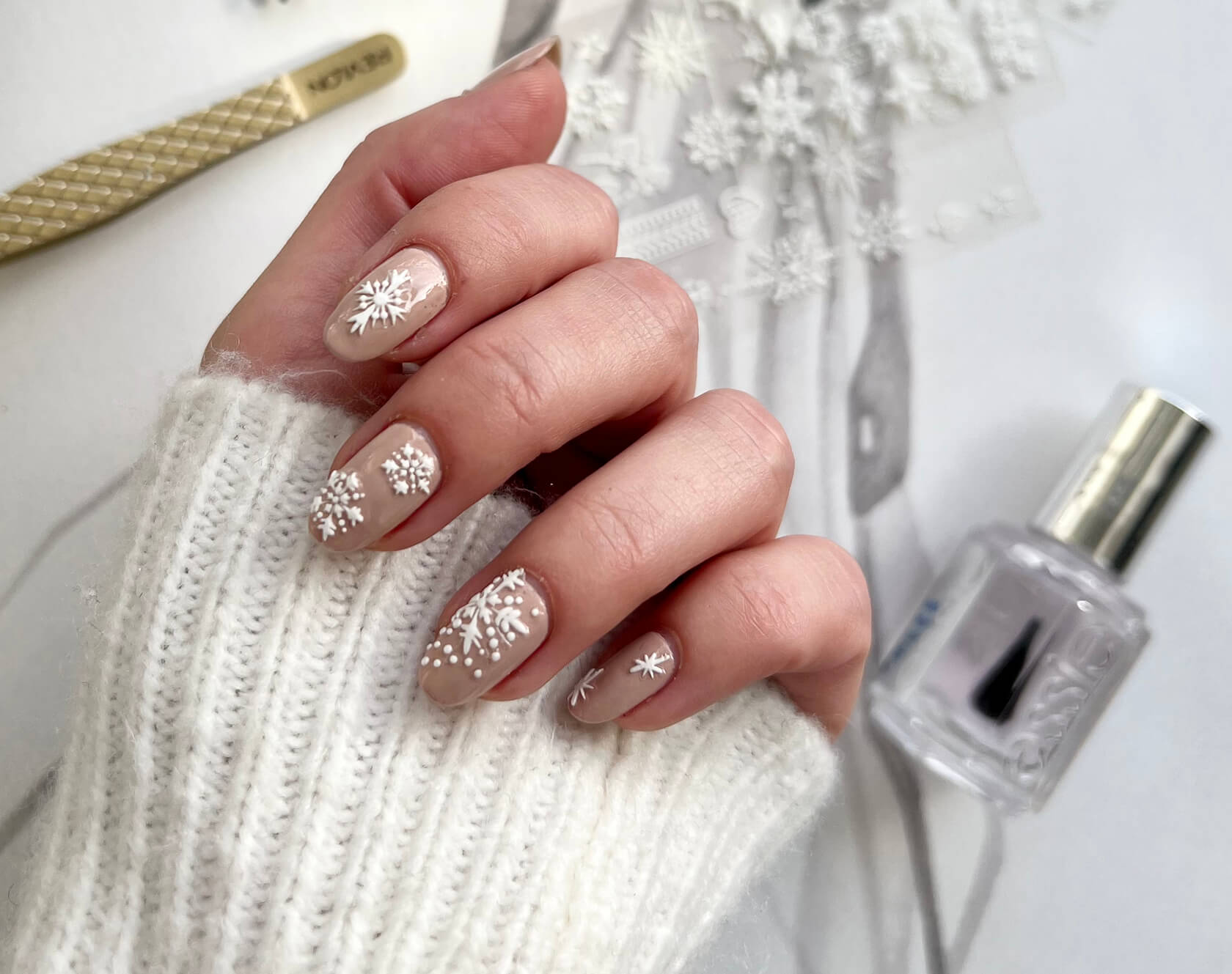 Matte Beige with 3D White Snowflakes Matte Beige with 3D White Snowflakes — Winter Nail Art Simple