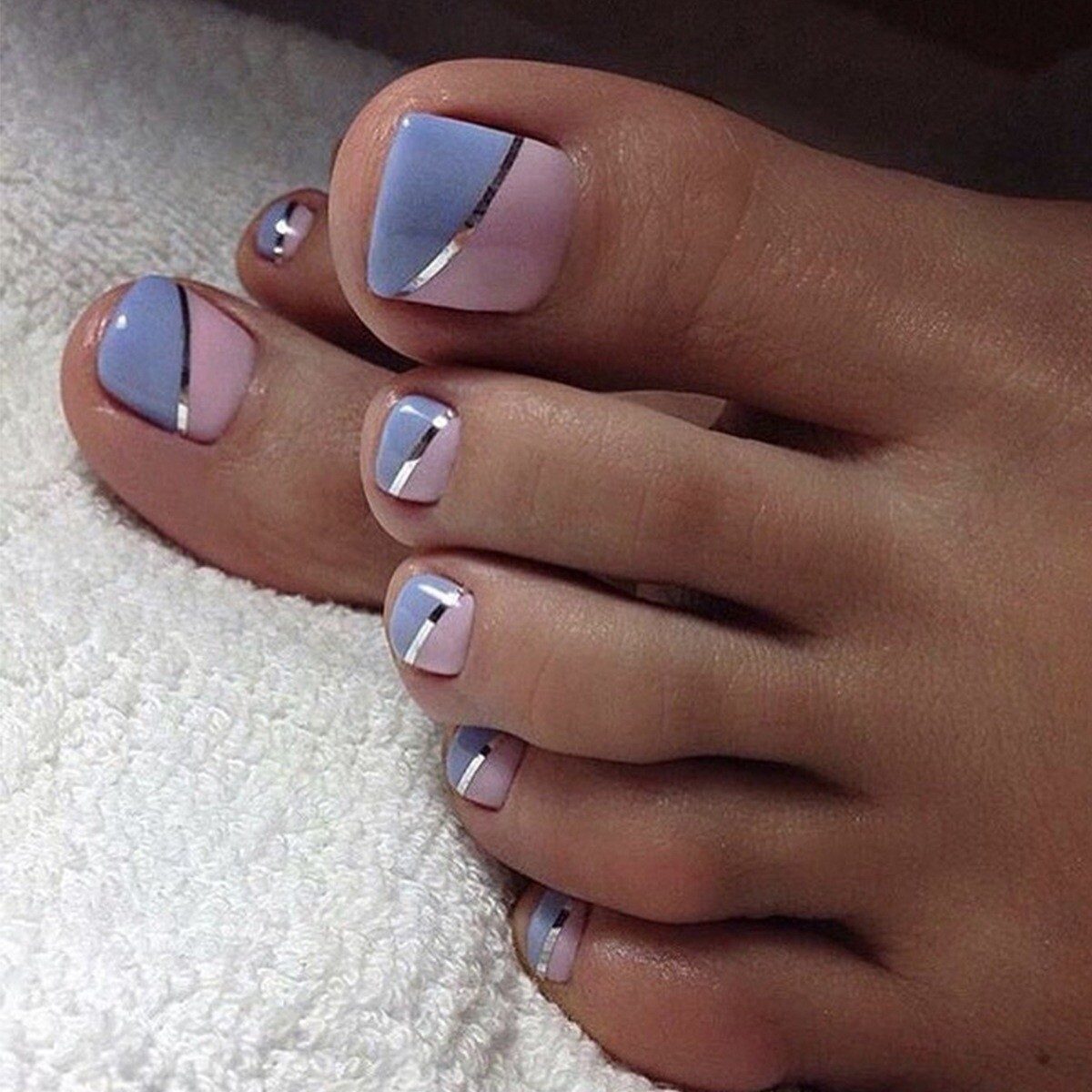 Geometric Split Design in Pastels Geometric Split Design in Pastels — Winter Toe Nails