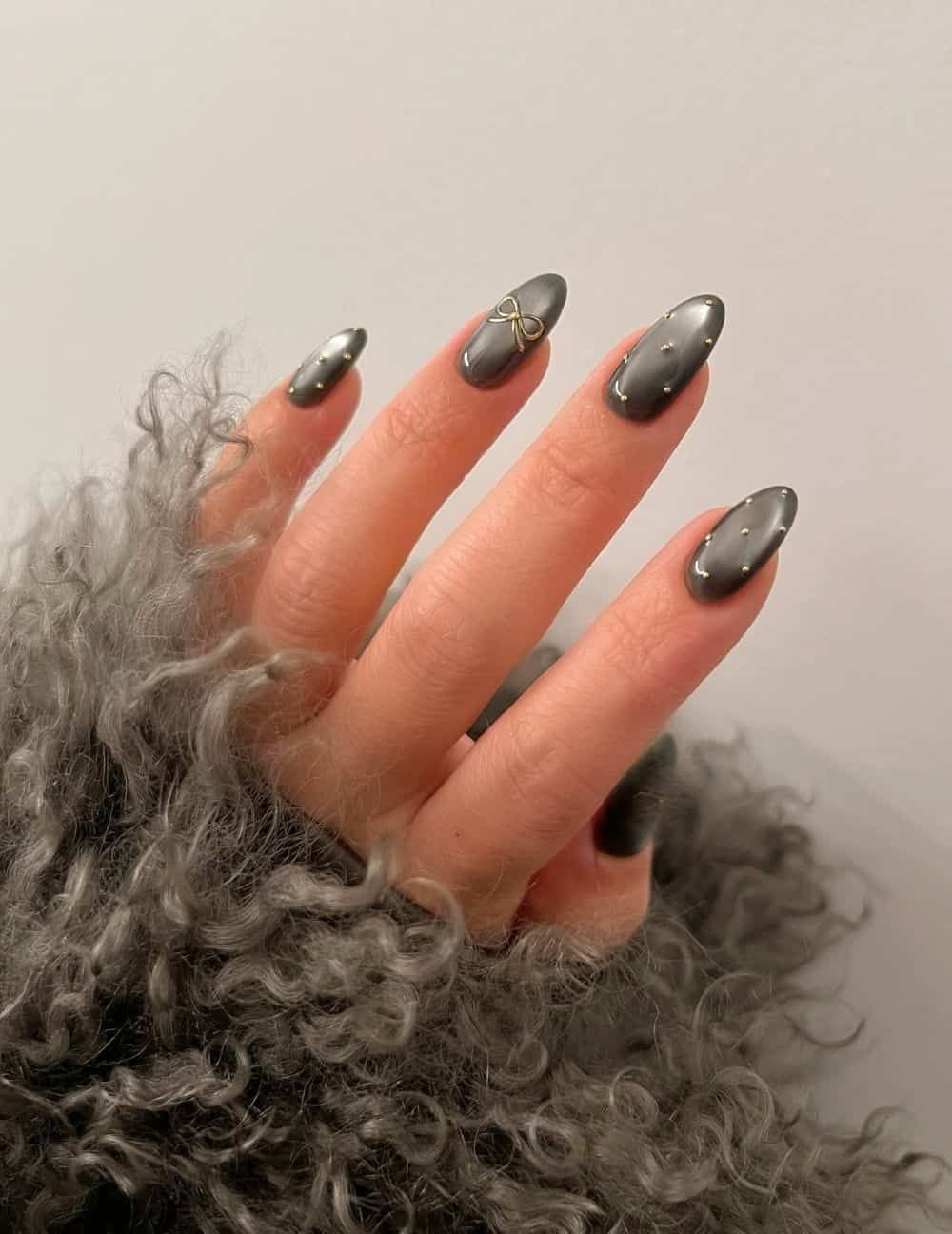 Gold Line Jewel Accent Short Nails Gold Line Jewel Accent Short Nails — Classy Christmas Nails 2026