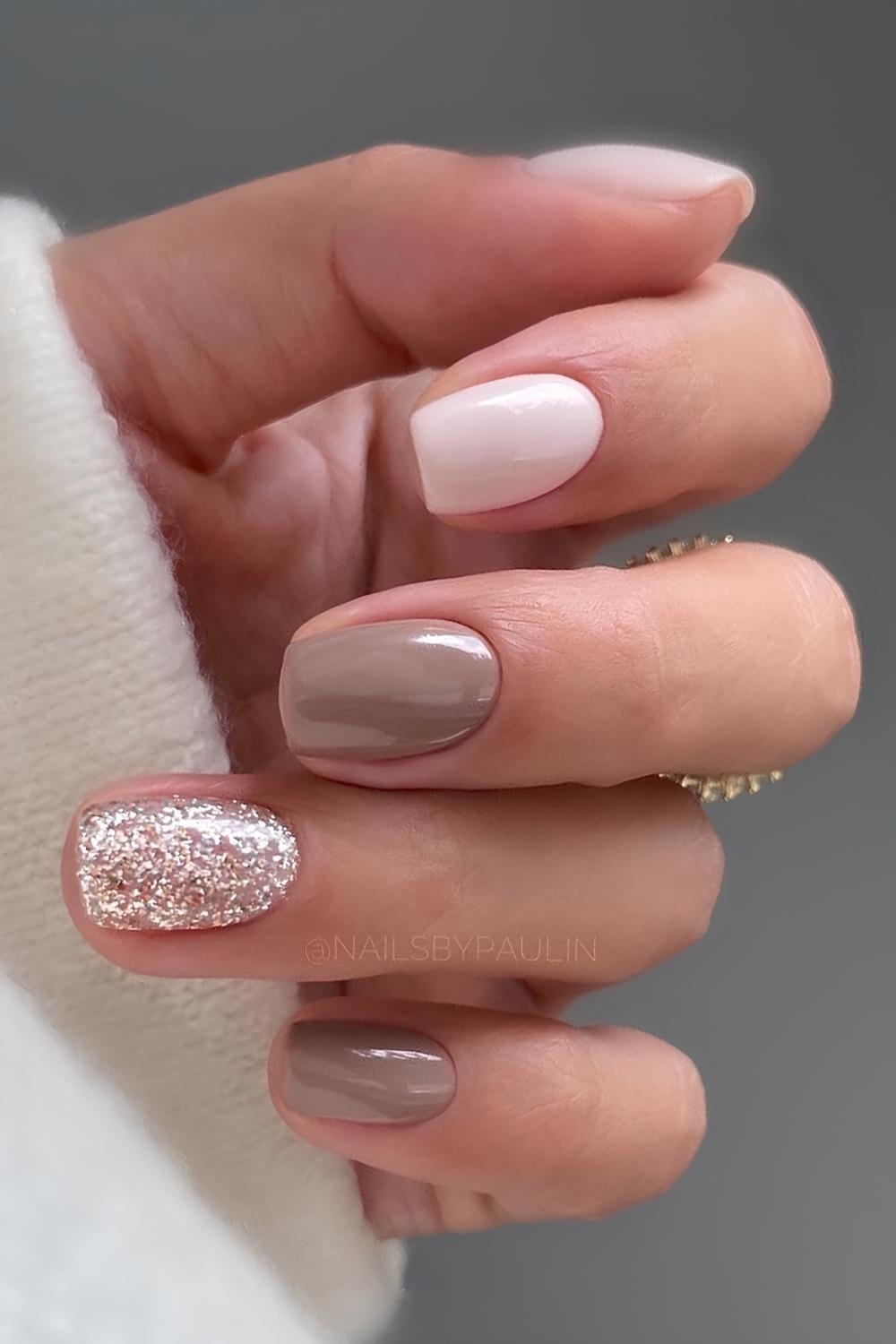 Rose Gold Glitter Accent Nails Rose Gold Glitter Accent Nails — Winter Work Nails
