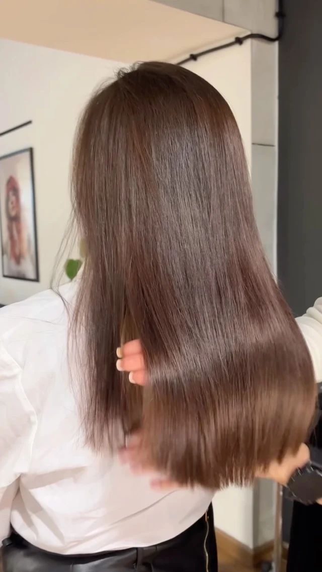 Mid-Back Visual Idea Mid-Back Visual Idea — Winter Haircuts for Thick Hair