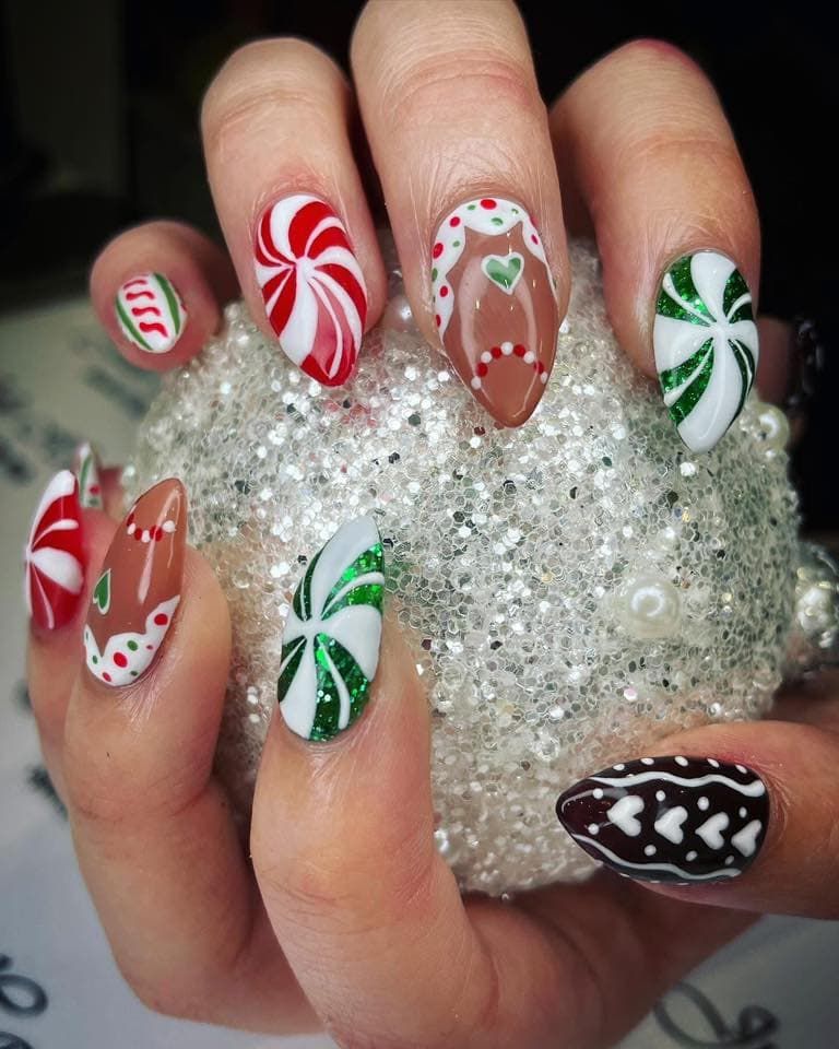 Christmas Visual Idea Christmas Visual Idea — Short Christmas Coffin Nails 2026