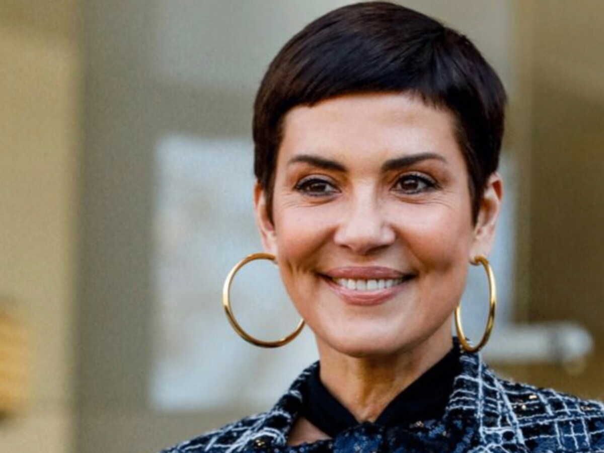Bold Pixie with Textured Forward Bangs Bold Pixie with Textured Forward Bangs — Winter Hairstyles for Short Hair
