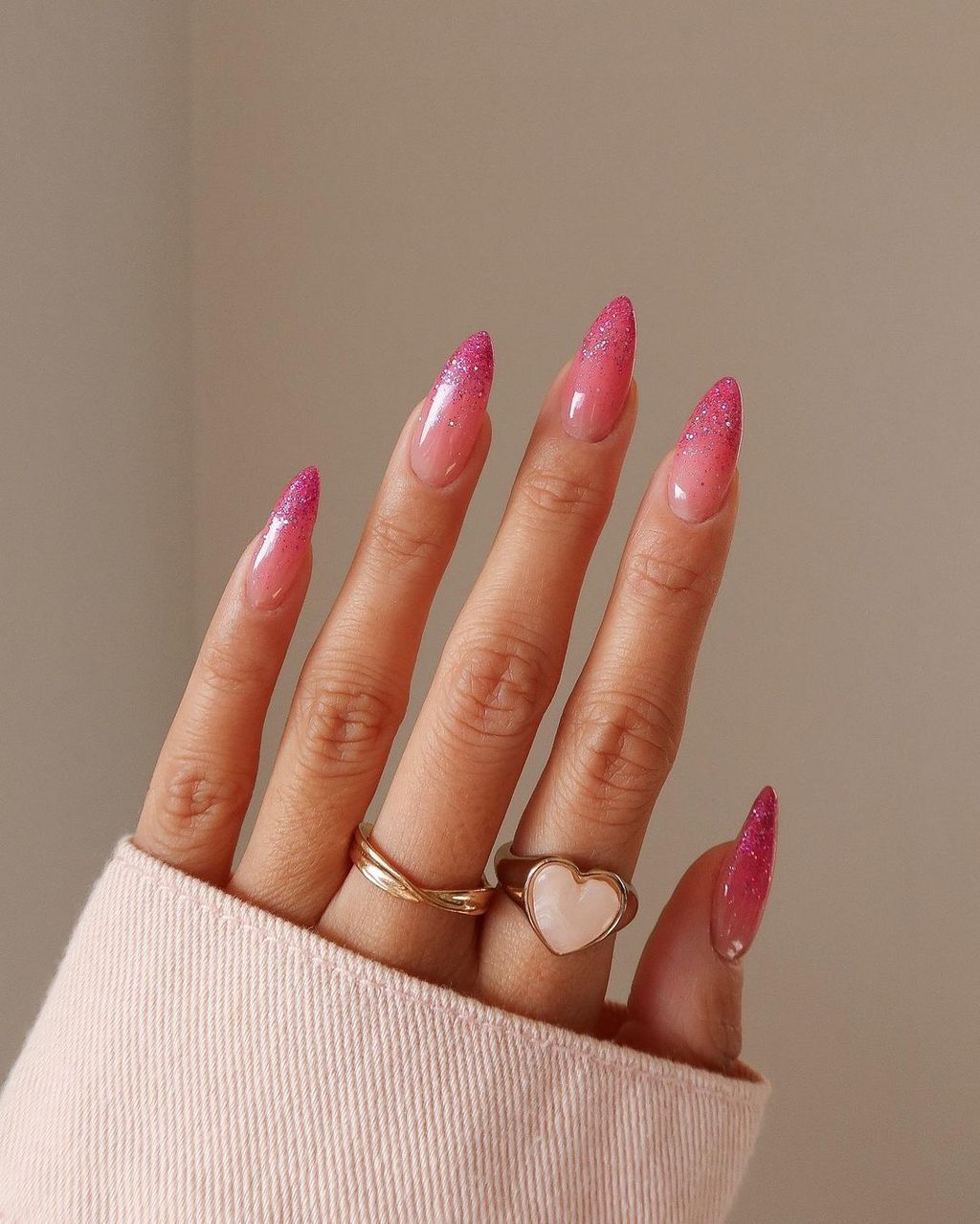 Glitter Ombre Accent Nail With Snowflake Visual Idea Glitter Ombre Accent Nail With Snowflake Visual Idea — Winter Party Nails