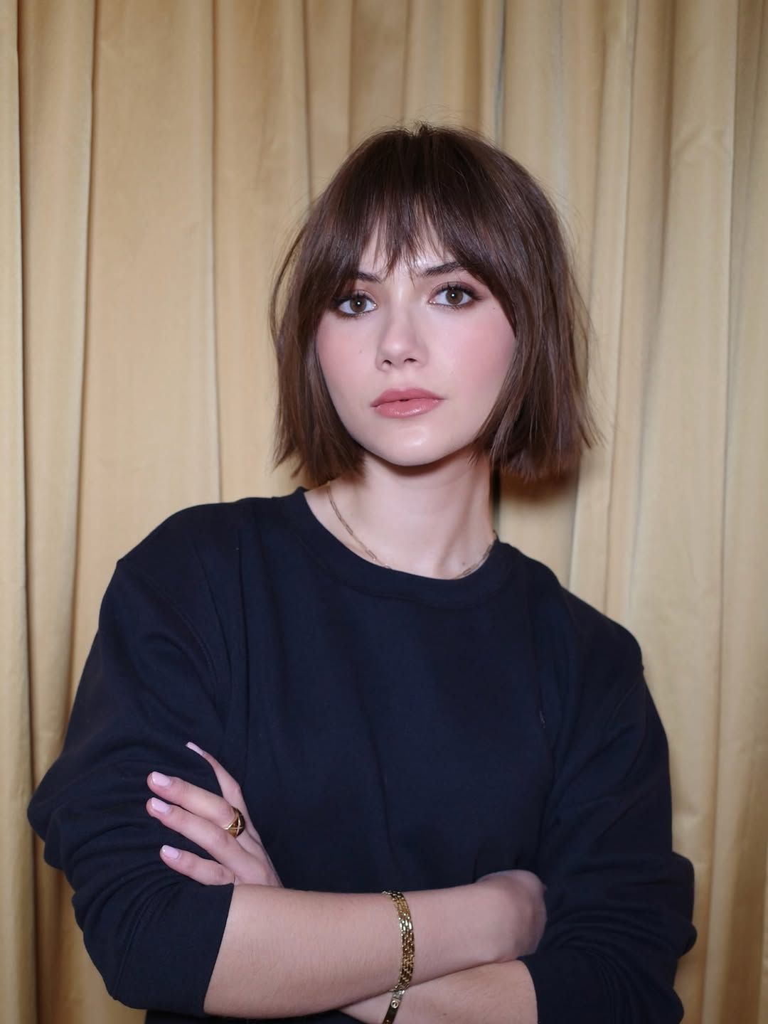 Blunt Chin Bob With Full Bangs Blunt Chin Bob With Full Bangs — Winter Lob Haircuts