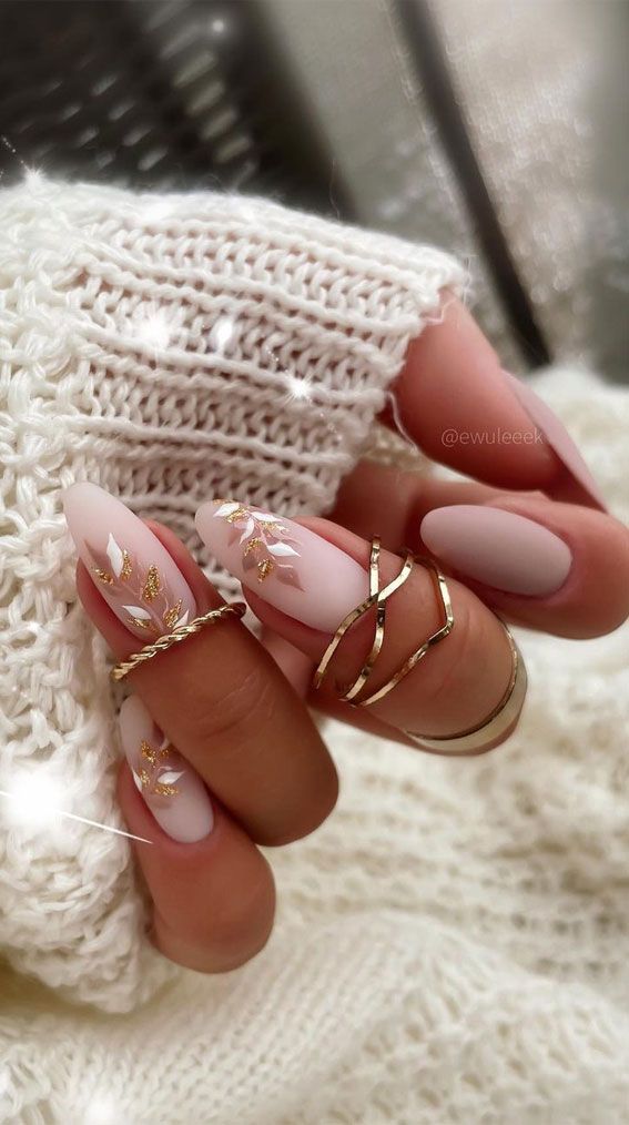 Medium Stiletto Nude Pink Gold Leaf Medium Stiletto Nude Pink Gold Leaf — Winter Gold Nails