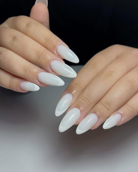 Glossy With Scattered Fine Glitter Visual Idea Glossy With Scattered Fine Glitter Visual Idea — Milky White Nails