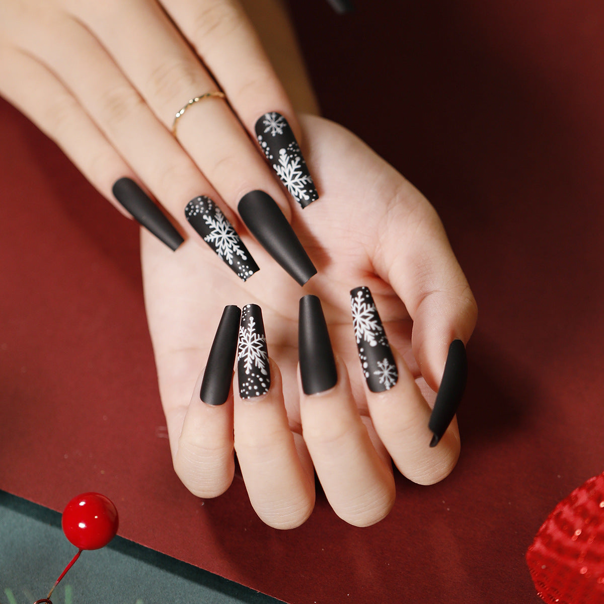 Matte Black White Snowflake Coffin Nails Matte Black White Snowflake Coffin Nails — Christmas Coffin Nails 2026