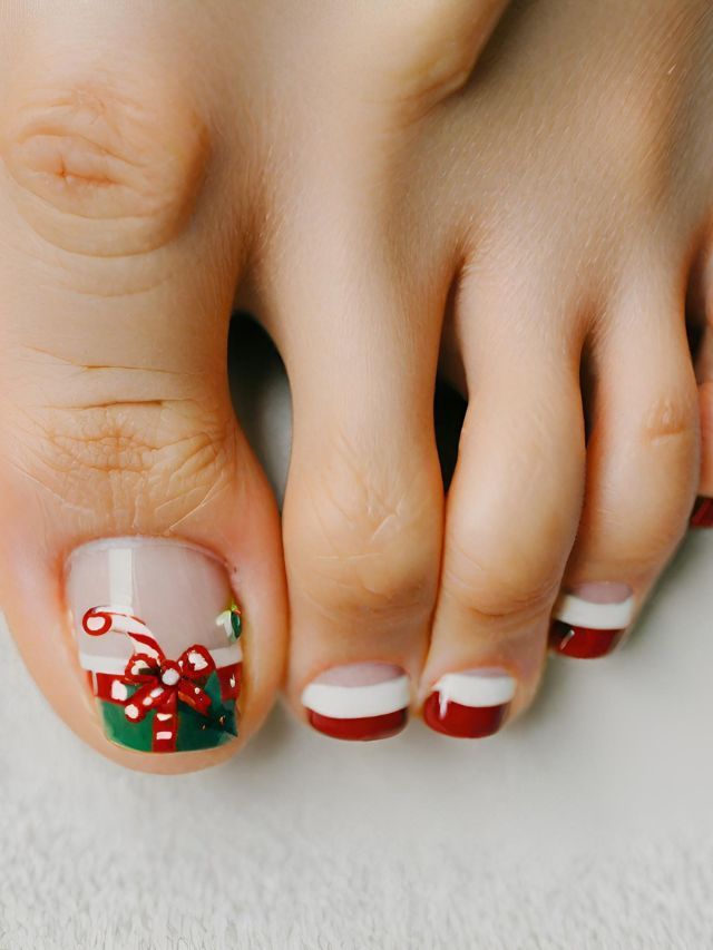 Gift Box French Tip Toes Gift Box French Tip Toes — Christmas Pedicure 2026