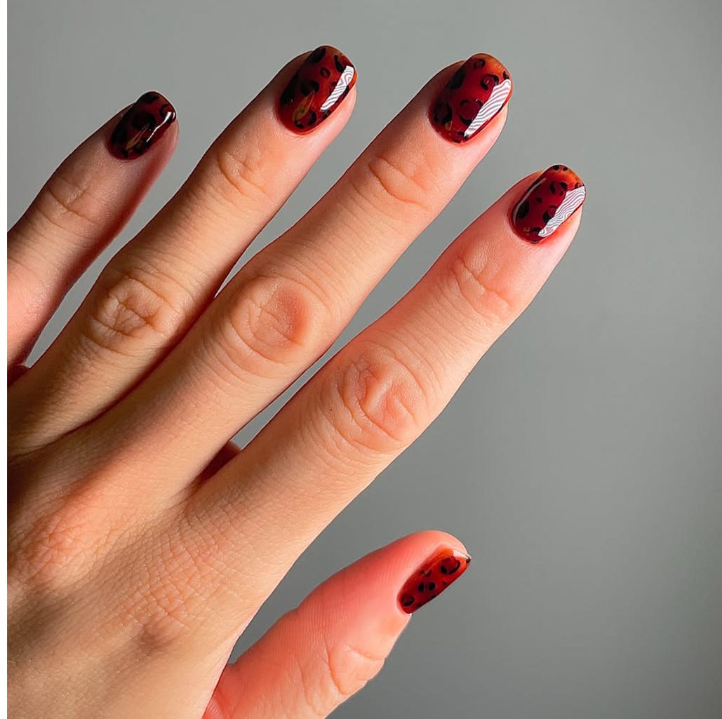 Glossy Tortoiseshell Short Oval Nails Glossy Tortoiseshell Short Oval Nails — Classy Short Winter Nails