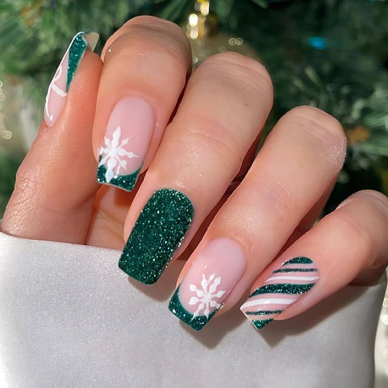 Christmas Visual Idea — Green Christmas Nails 2026