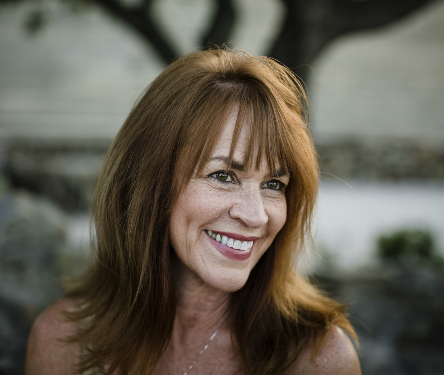 Warm Copper Lob With Golden Highlights and Side Bang Warm Copper Lob With Golden Highlights and Side Bang — Winter Hair Colors for Women Over 40