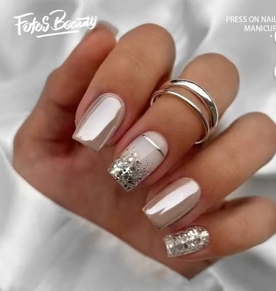 Pearlescent Beige Nails With Silver Line Pearlescent Beige Nails With Silver Line — New Years Press On Nails 2027