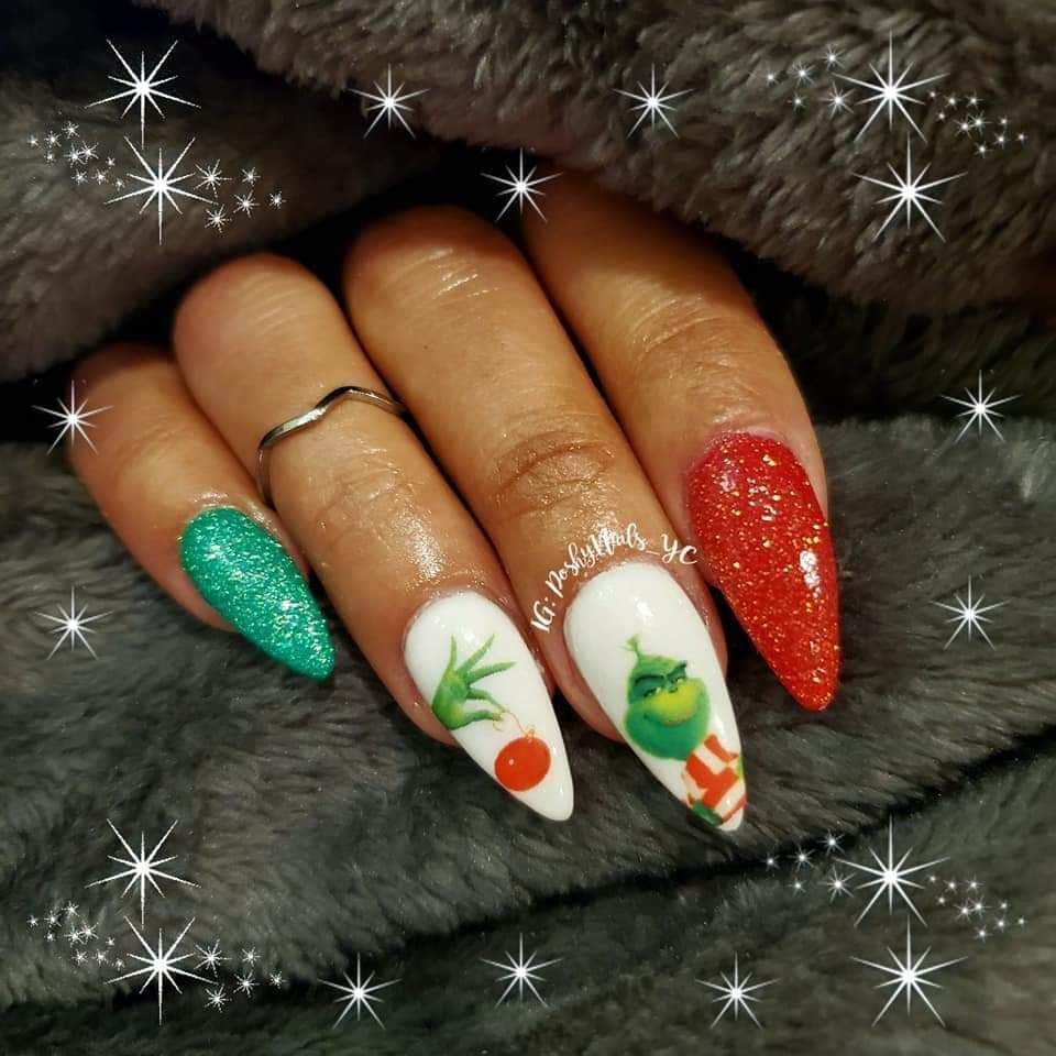 One Hand Visual Idea One Hand Visual Idea — Grinch Nails 2026