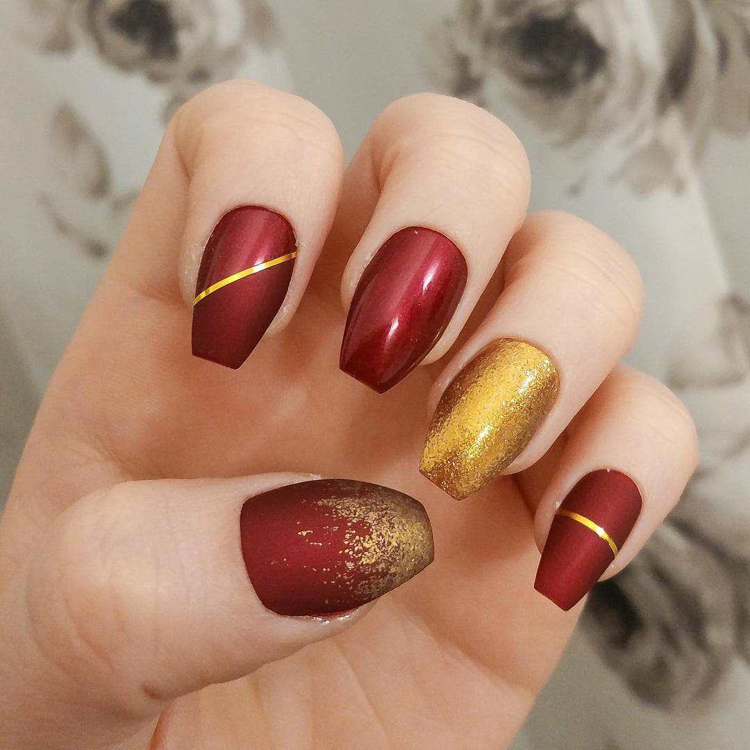 Christmas Visual Idea Christmas Visual Idea — Red and Gold Christmas Nails 2026