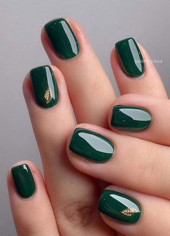Small Gold Leaf On Accent Nails Visual Idea Small Gold Leaf On Accent Nails Visual Idea — Emerald Green Nails