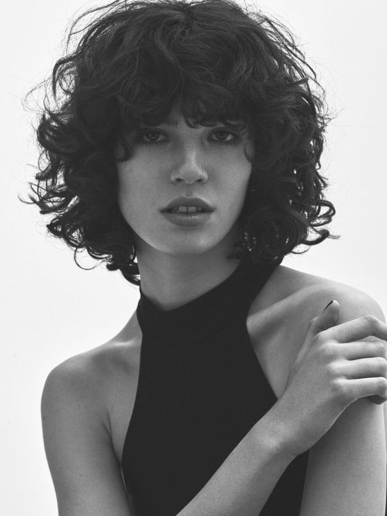 Chin-Length Bob With Curtain Bangs Chin-Length Bob With Curtain Bangs — Winter Haircuts for Curly Hair