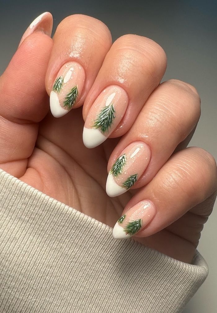 Visual Idea Visual Idea — Minimalist Christmas Nails 2026