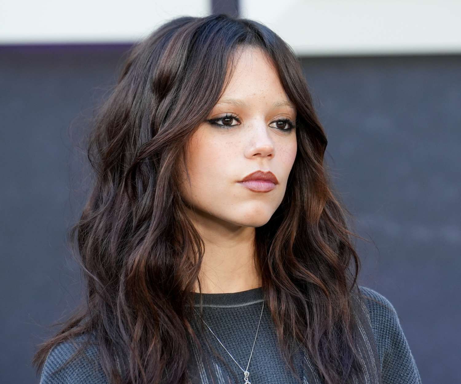 Mid-Back Layers With Loose Waves — Winter Haircuts for Oval Faces