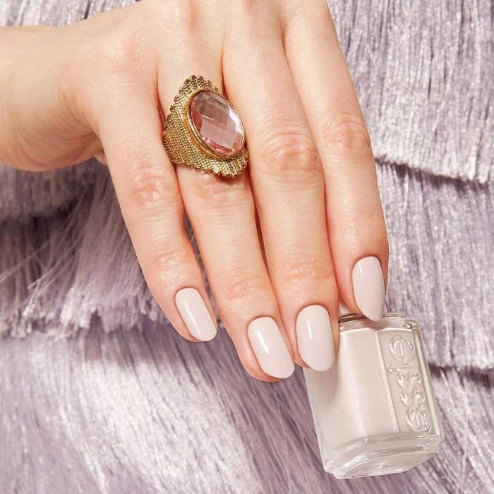 Classic Pale Pink Nude Glossy Oval Nails Classic Pale Pink Nude Glossy Oval Nails — Short Winter Oval Nails