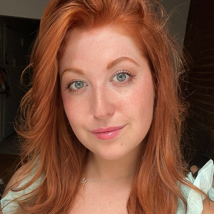 Vibrant Copper Red Loose Waves Vibrant Copper Red Loose Waves — Low Maintenance Winter Hair Colors