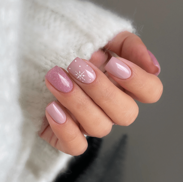 Snowflake Glitter Accent Nails Snowflake Glitter Accent Nails — Winter Work Nails