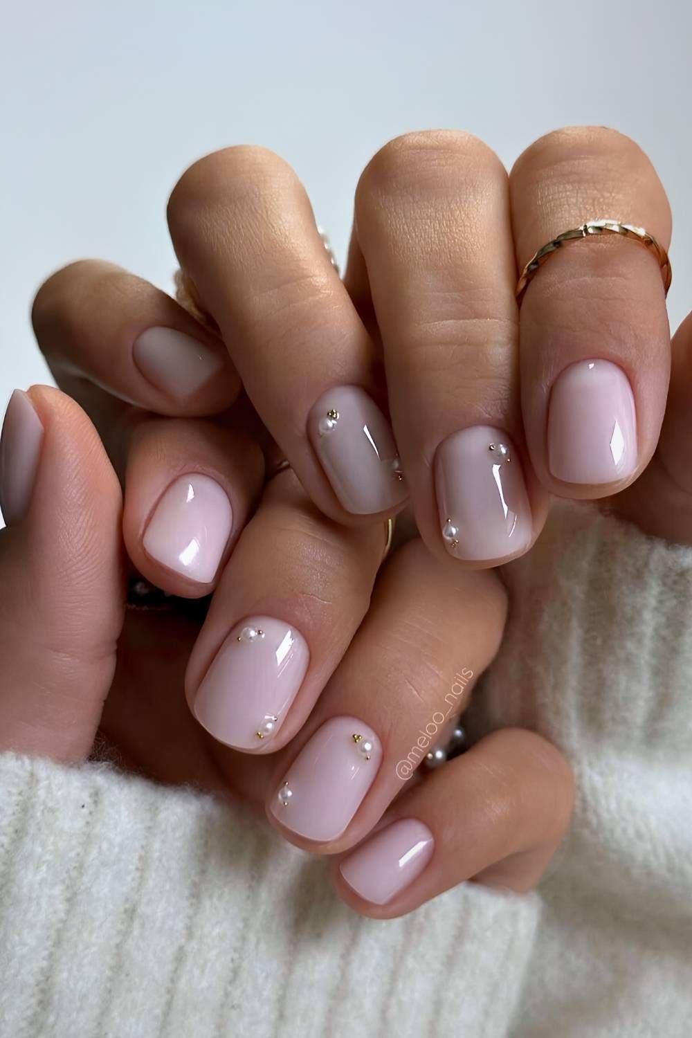 Small Pearls And Gold Foil Accents Visual Idea Small Pearls And Gold Foil Accents Visual Idea — Winter Pearl Nails
