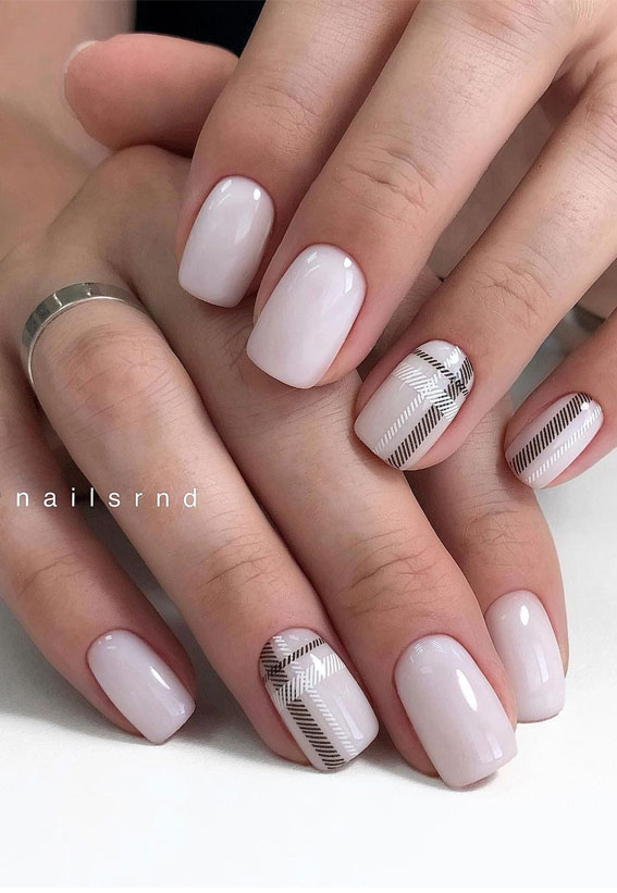 Pale Pink with Black White Plaid Accent Pale Pink with Black White Plaid Accent — Winter Plaid Nails