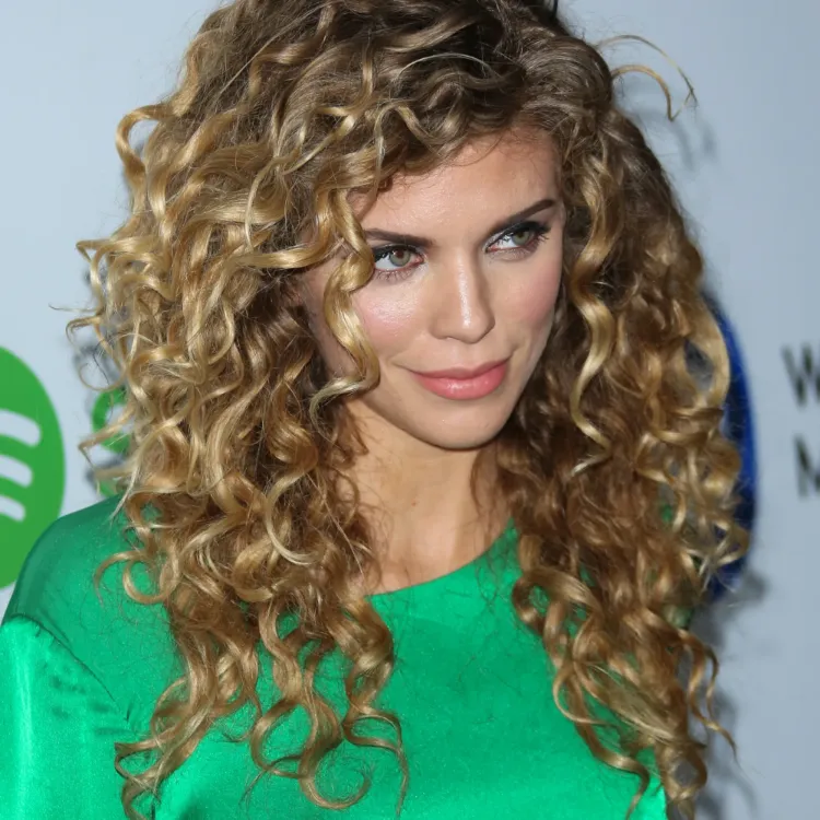 Thick Honey Blonde Loose Curls Thick Honey Blonde Loose Curls — Winter Haircuts for Curly Hair