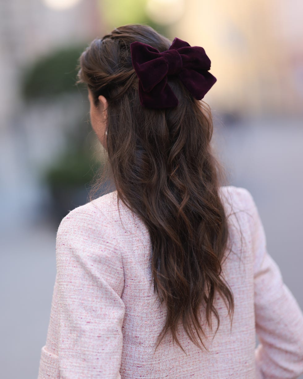 Dark Brown Half-Up With Velvet Bow Dark Brown Half-Up With Velvet Bow — Cute Winter Hairstyles