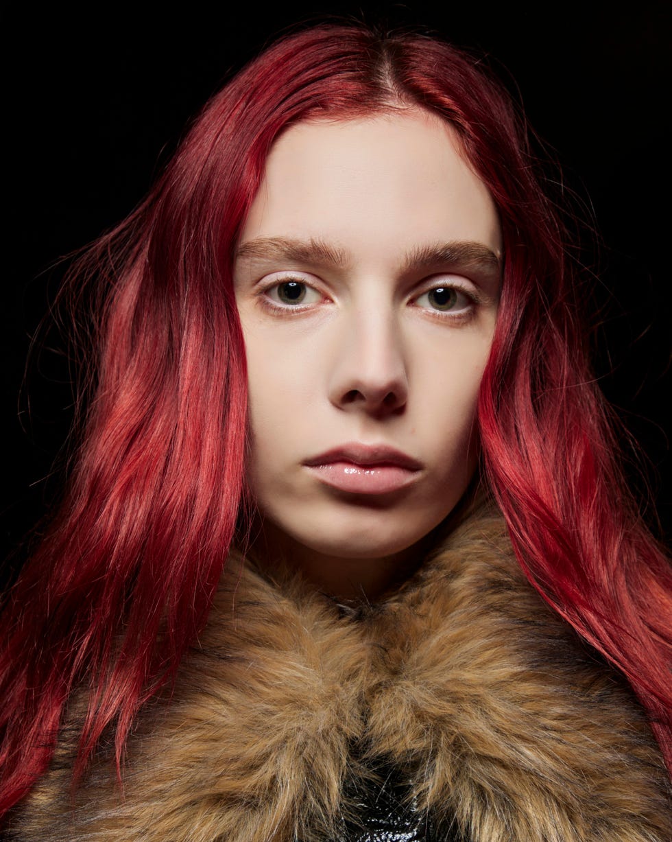Vibrant Red with Face-Framing Layers Vibrant Red with Face-Framing Layers — Winter Hair Colors for Redheads